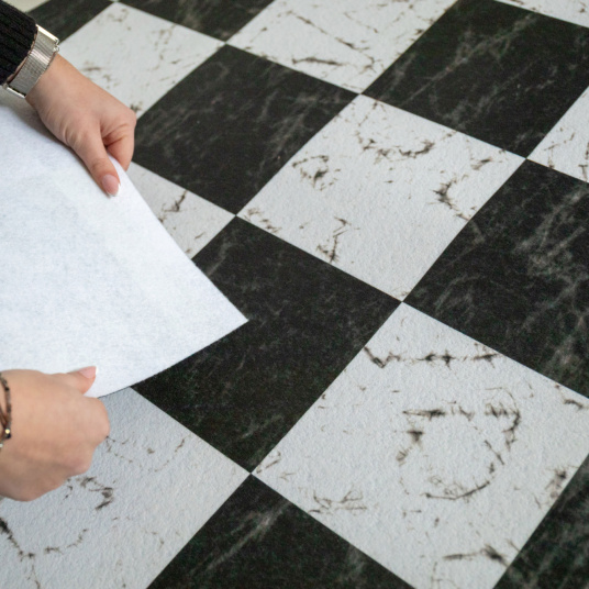 Manipulation de la moquette Stand imprimée Damier marbré avec un envers résine