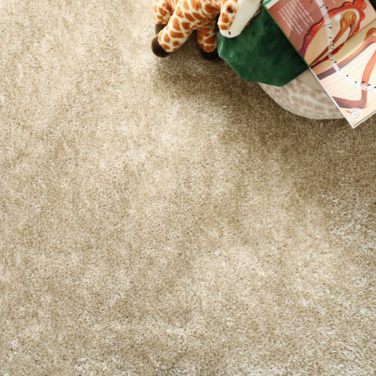 Zoom sur la texture de la moquette Éclat FusionBac beige, toucher enveloppant