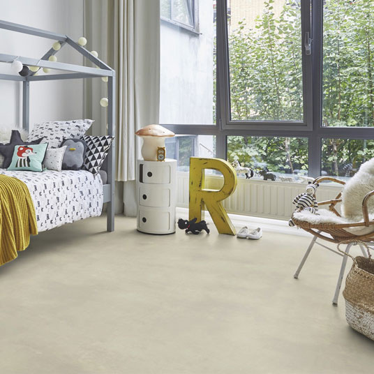 Sol PVC Premium Envers Textile - Béton ciré lissé - Gris clair - Chambre d'enfant