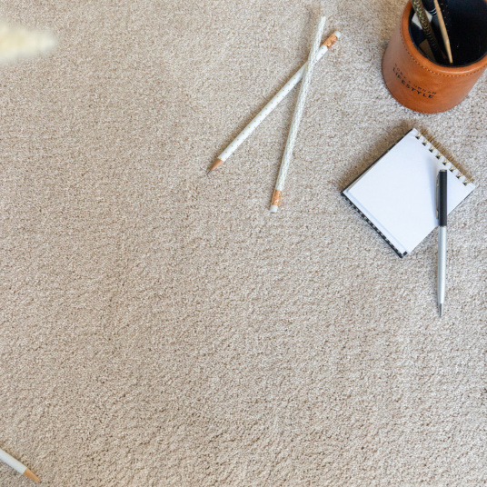 Tapis sur mesure ultra doux Kawaii - Beige nude confectionné en France dans une matière issue du fil recyclé Econyl®