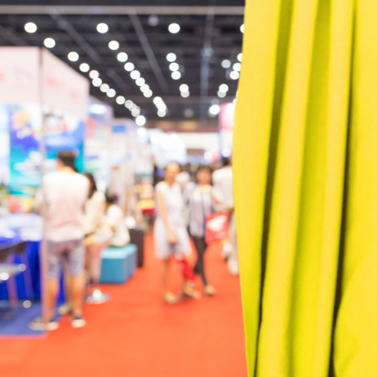 Toile grattée en coton ignifugé M1 jaune soleil pour habillage de stand et cloison événementielle