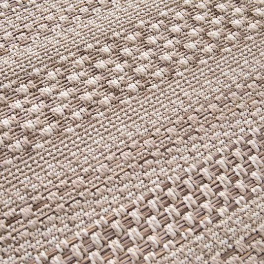 Texture du tapis Indy grège, alternance de tissages fins et épais