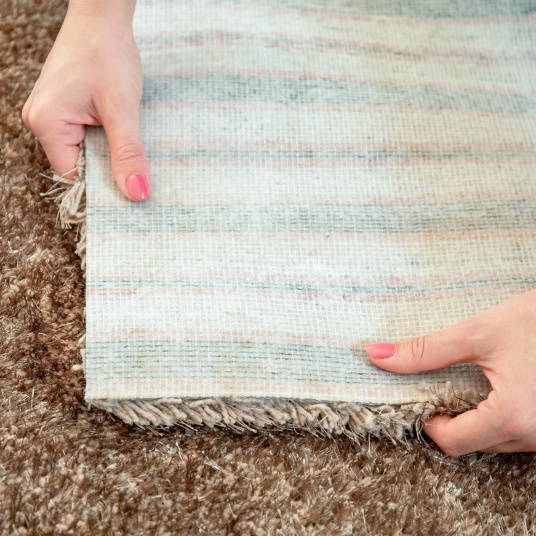 Moquette shaggy marron Éclat FusionBac, revêtement belge ultra doux pour intérieur cocooning