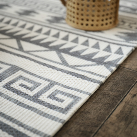 Tapis en coton blanc à franges - Aztèque - Motifs gris - Macro tranche