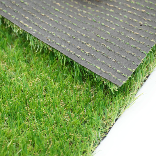 Détail du dossier du gazon synthétique Valençay avec coutures apparentes