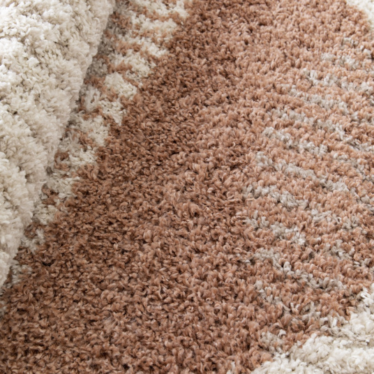 Tapis Liha beige et terracotta, texture épaisse et toucher moelleux