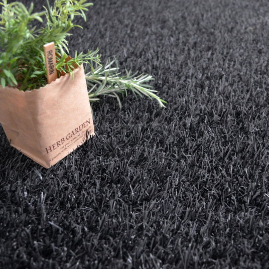 Gazon artificiel Expo anthracite classé feu Bfl-S1, sol décoratif pour terrasse ou exposition