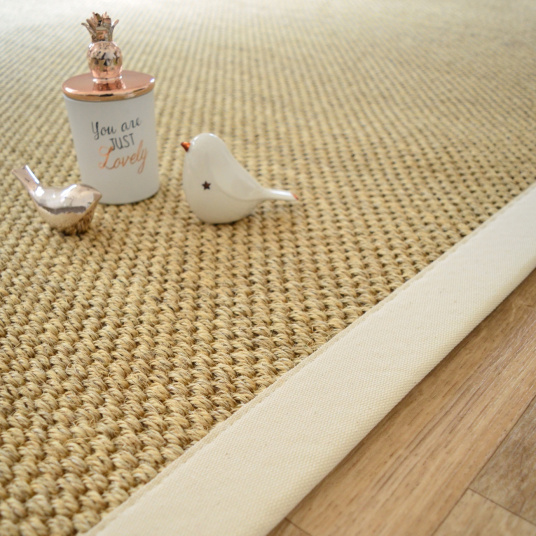 Tapis sisal Kidara naturel ganse écru - Tranche