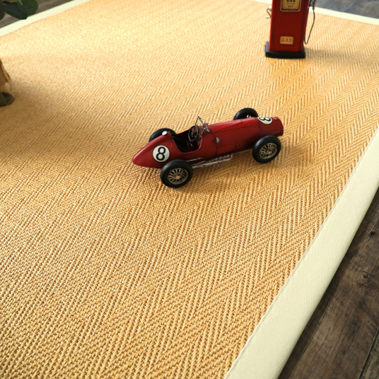 Tapis Sisal Veracruz - Chevron - Miel - ganse coton écru - Vue de loin