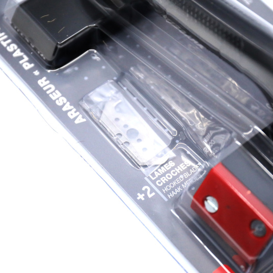 2 lames crochet fournies avec l’araseur Romus pour sol mince