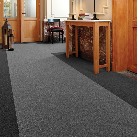 Aménagement d’un couloir avec la dalle moquette - Anthracite