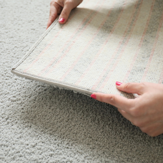 Tapis Cocoon gris galon gris clair - envers