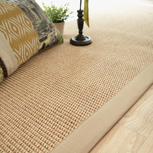 Tapis intérieur / extérieur en tissé plat Lombok naturel ganse caramel - salon