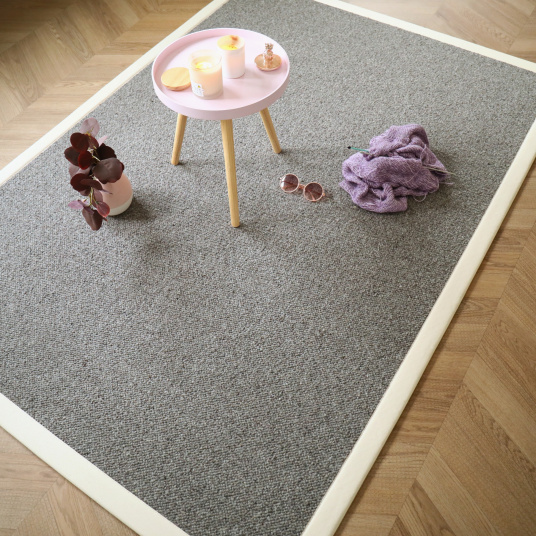 Tapis pure laine Latoon gris foncé - Ganse coton écru