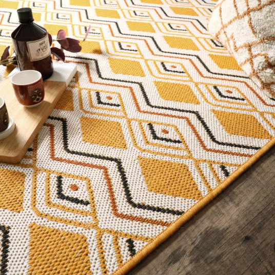Tapis d'extérieur ou de salon - Motifs graphiques - Jaune safran - Tranche vue de haut