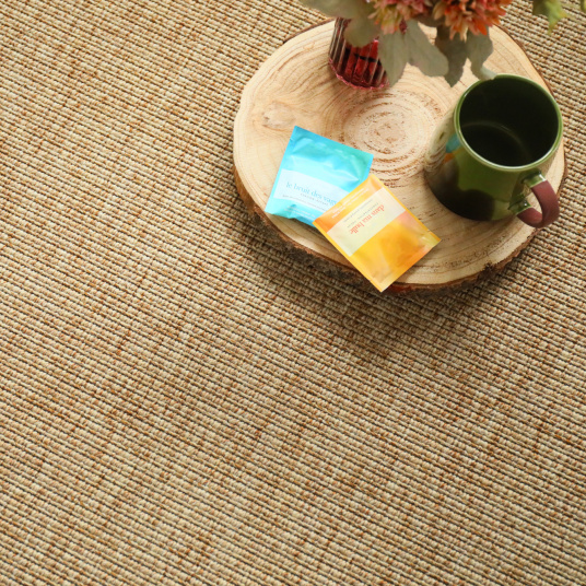 Moquette Yoga beige naturel Tissé plat résistante pour sol intérieur et extérieur dans une déco naturelle