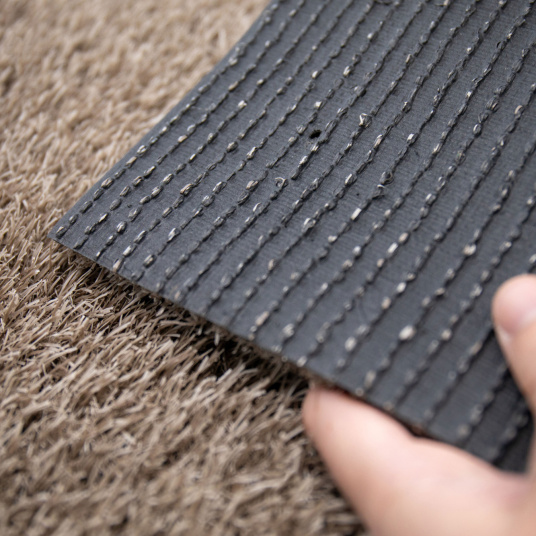 Envers du gazon Expo classé feu taupe certifié GRS – aspect structuré et stable