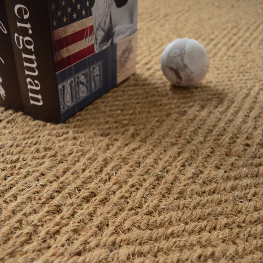 Tapis Coco Paravan chevron ganse coton noire – détail du tissage chevron rustique