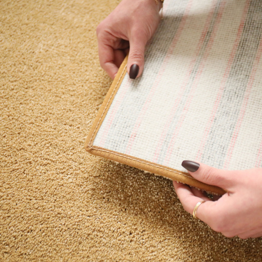 Envers retourné du tapis de salon ou chambre Select Camel - Résistant aux taches, ambiance nature