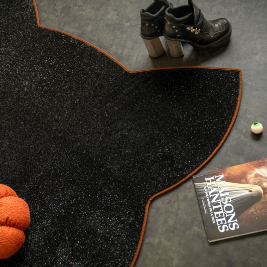 Tapis Miaou Halloween - Chat noir pailleté - Édition limitée avec galon marron cuivré, citrouille et livre dans une ambiance mystérieuse