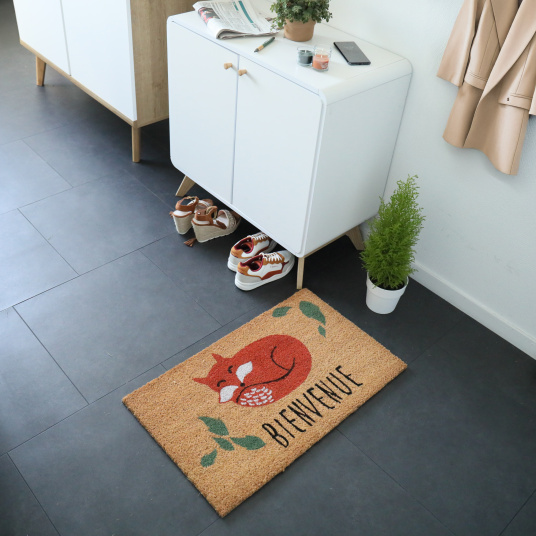 Paillasson Coco 45 x 75 cm Renard posé dans une entrée avec meuble et chaussures, en fibres naturelles de coco 15 mm
