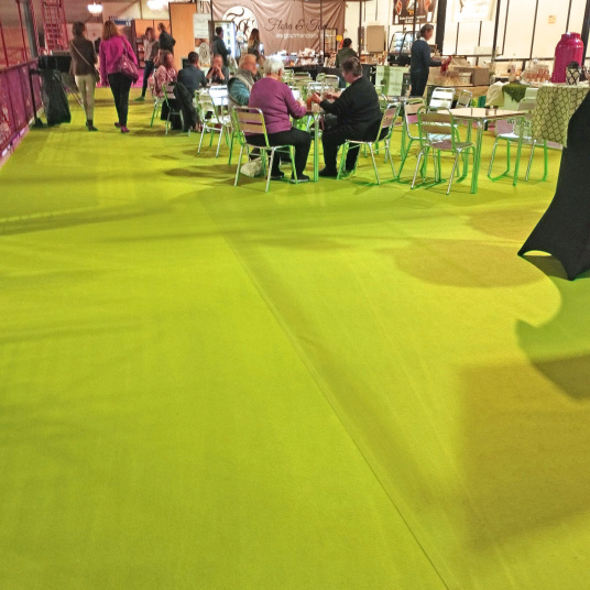 Moquette Stand Event vert pomme, sol textile économique pour espace d’exposition