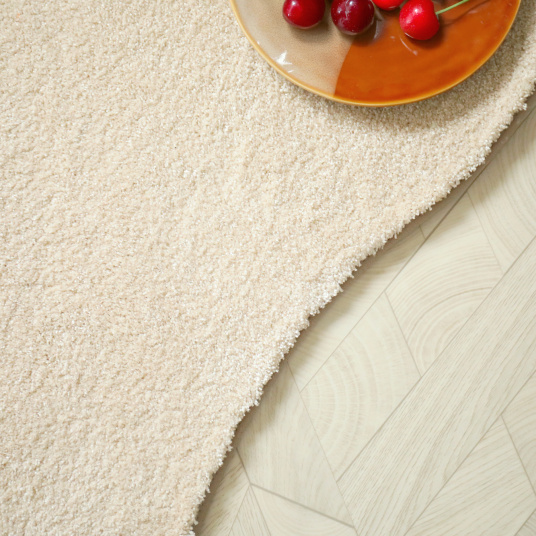 Tapis contemporain de forme organique - Influence - Beige clair - vue de près