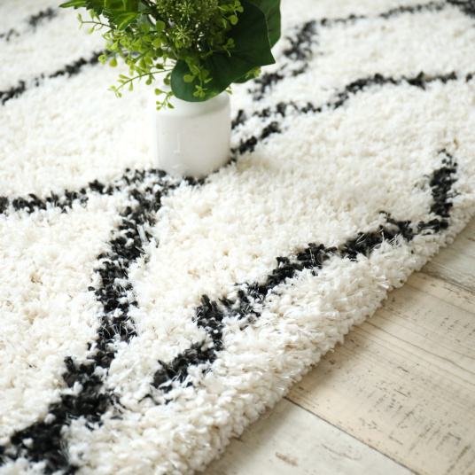 Tapis motif berbère à poils longs - Itahari - Noir et blanc cassé - Tapis et tranche
