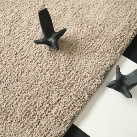 Tapis Cocoon grège galon fauve - gros plan