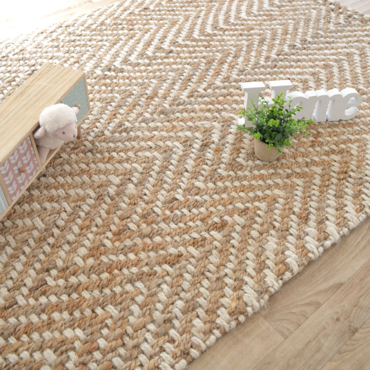 Tapis Chevrons en Jute - vue de loin