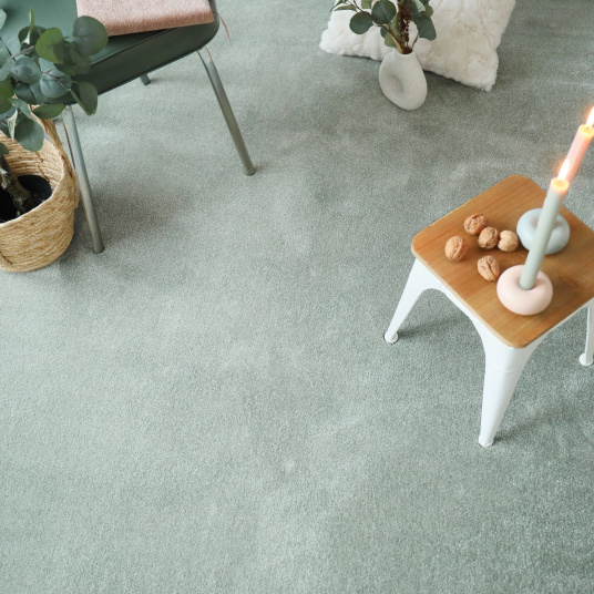 Tapis sur mesure doux Hypnose vert sauge - vue de loin