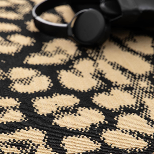Tapis léopard noir et doré – détail matières haut de gamme et entretien facile