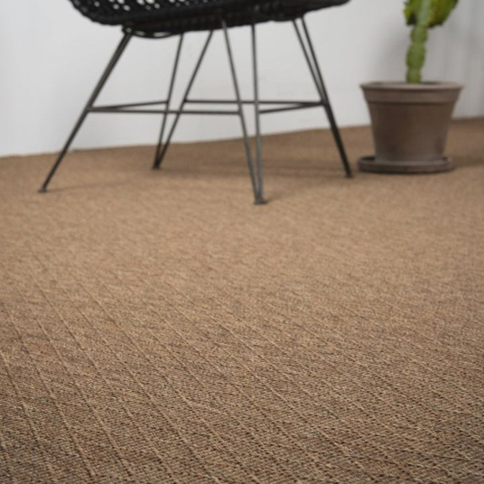 Moquette Tissé plat - Timika - Marron camel posée dans un intérieur déco