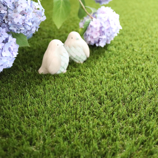 Gazon synthétique Villandry - 25mm, aspect naturel pour une déco florale réussie et un entretien sans effort