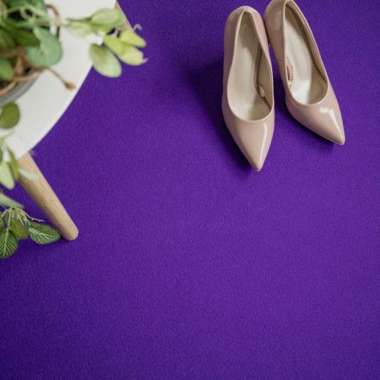 Sol de stand en moquette Stand Event Violet, installation soignée