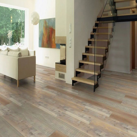 Sol vinyle en lames clipsables Friends Pin Maike, ambiance cocooning et confort acoustique optimal