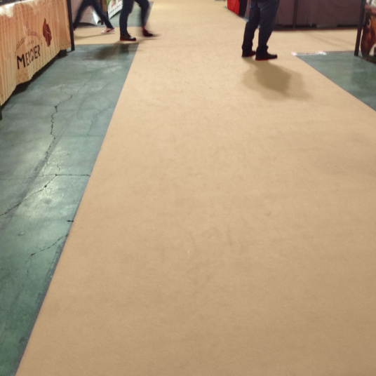 Sol Stand Event sable, pratique et antistatique pour espace d'exposition