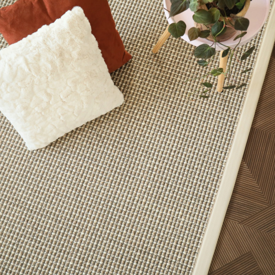 Tapis Laine et sisal Caloundra grosses boucles beige ganse écru - vue de haut