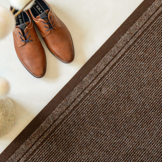 Tapis de couloir et d'entrée brun - Antidérapant au mètre avec texture élégante inspirée des tapis de propreté professionnels