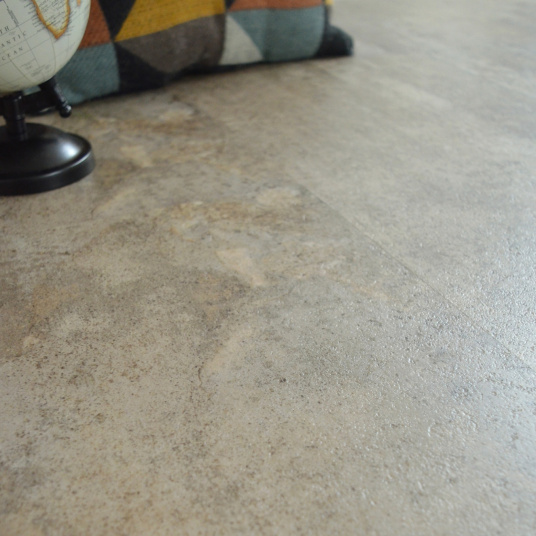 Revêtement de sol rigide Performance - Béton beige - pour pièce humide avec clic 5G