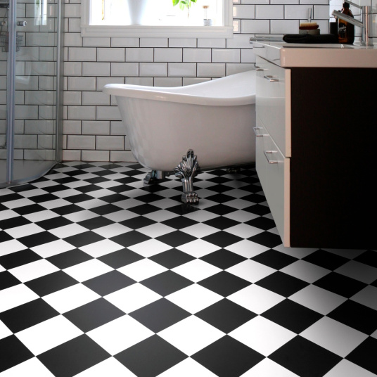 Sol vinyle Happy Days carrelage damier diagonal noir et blanc - salle de bain