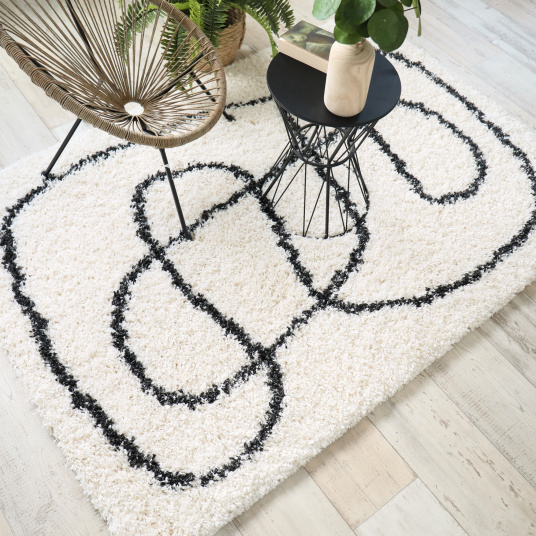 Tapis de salon à poils longs Art Abstrait noir et blanc cassé - vue de loin