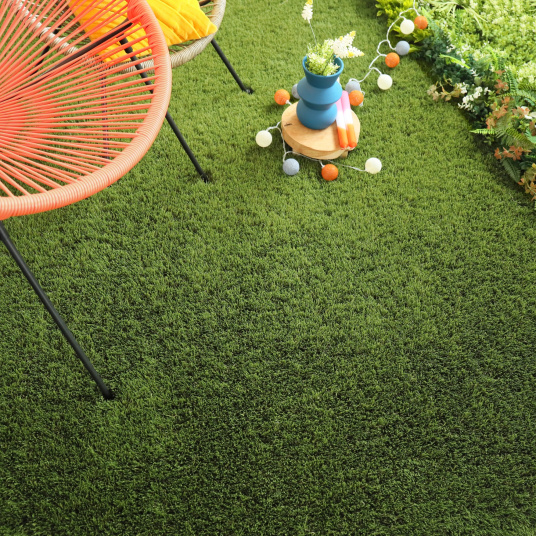 Mobilier d'extérieur sur le gazon synthétique Pro Expert 50 - 50 mm, ambiance jardin haut de gamme