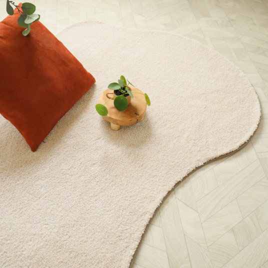 Tapis contemporain de forme organique - Influence - Beige clair - salon