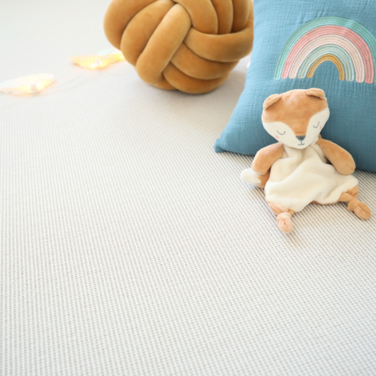 Ambiance douce avec la moquette Tissé plat Mahé Blanc, neutre et chic