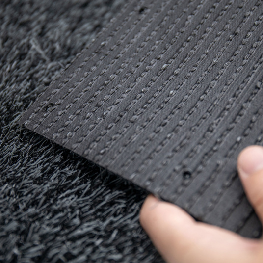 Détail technique du dossier du gazon synthétique Expo anthracite