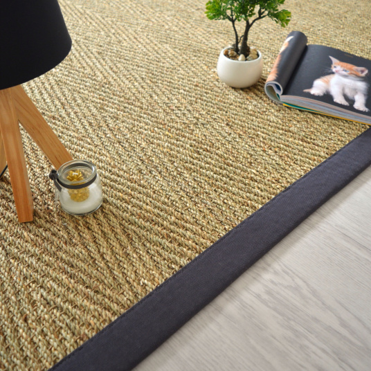 Tapis Jonc de mer Assam chevron ganse coton anthracite - Tranche