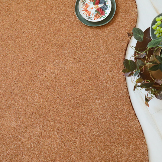 Tapis en matière recyclée de forme organique Re-life rouille terracotta - vue du dessus