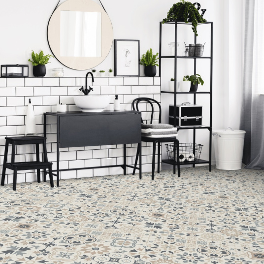 Salle de bain contemporaine avec Sol Vinyle Textile – Relief 3D – Carreaux de ciment Capucine crème, motifs décoratifs ton sur ton
