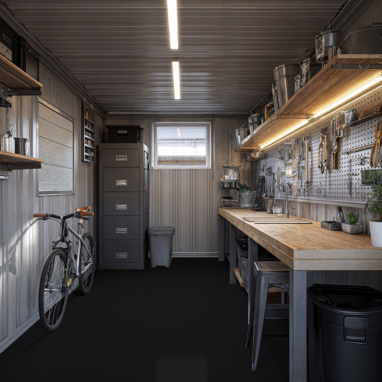 Gerflor SuperTile 5 mm - Dalles PVC pour garage - Noir, sol d'un espace de bricolage avec établi et rangements